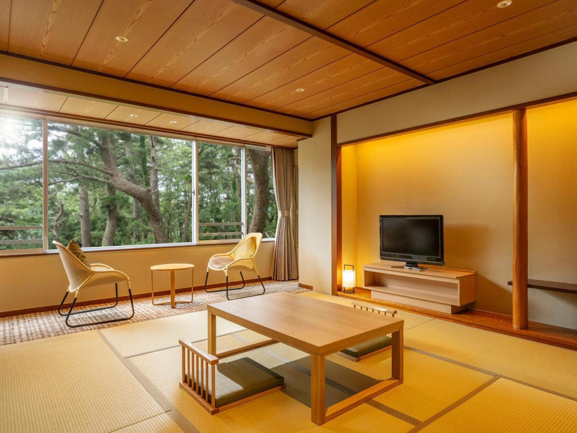 亀の井ホテル 鴨川 4*